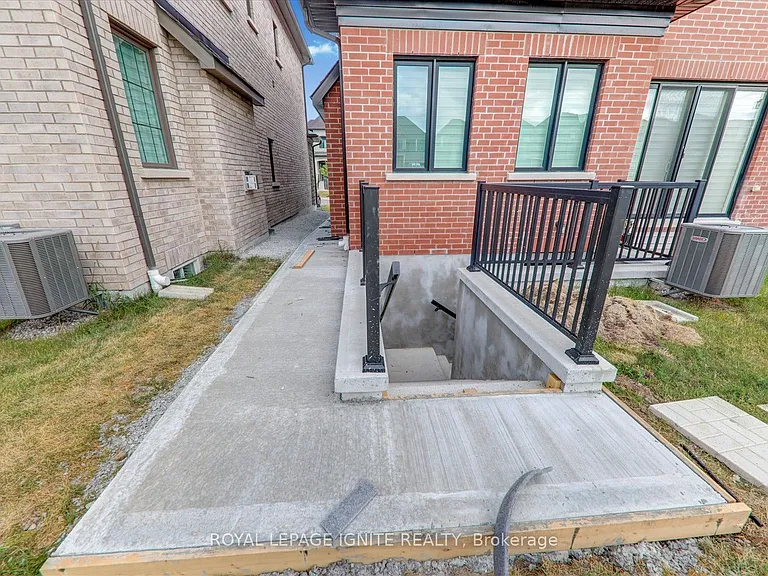 17 Winthrop Cres #BASEMENT — Photo 2