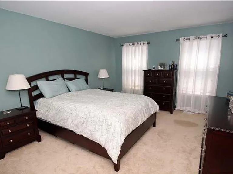 157 Woodbury Rd — Photo 17