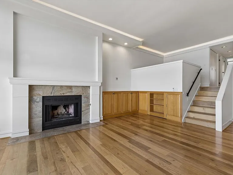 living room unstaged