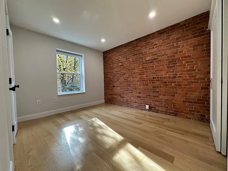 111 Gainsborough St #203 — Photo 3