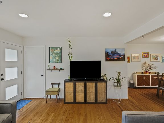 5th image of 800 SE 101st Ave