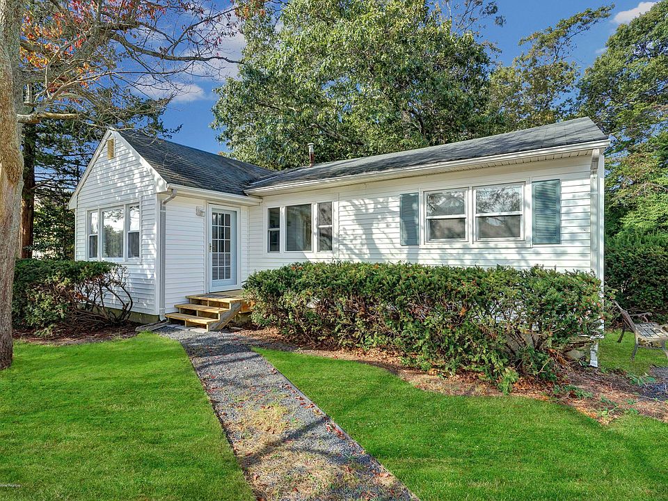 1st image of 8 Pinecrest Drive