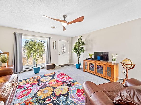 5th image of 281 Woodsview Dr