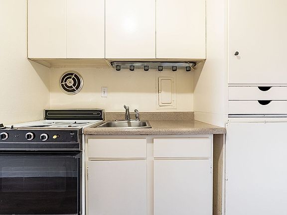 4th image of 1120 NE 43rd St #1-104