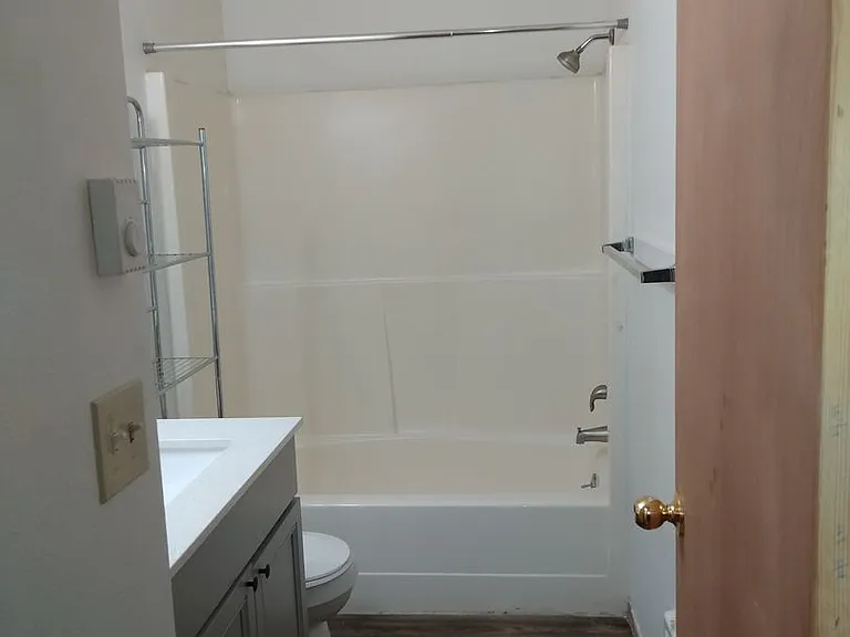 South Hill Apartments — Photo 7