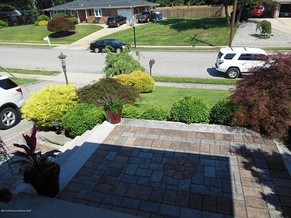 3rd image of 821 Regency Ct