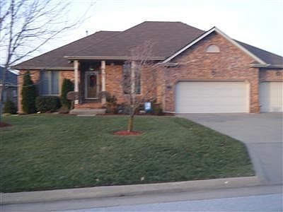 2nd image of 585 E Lakewood Pl
