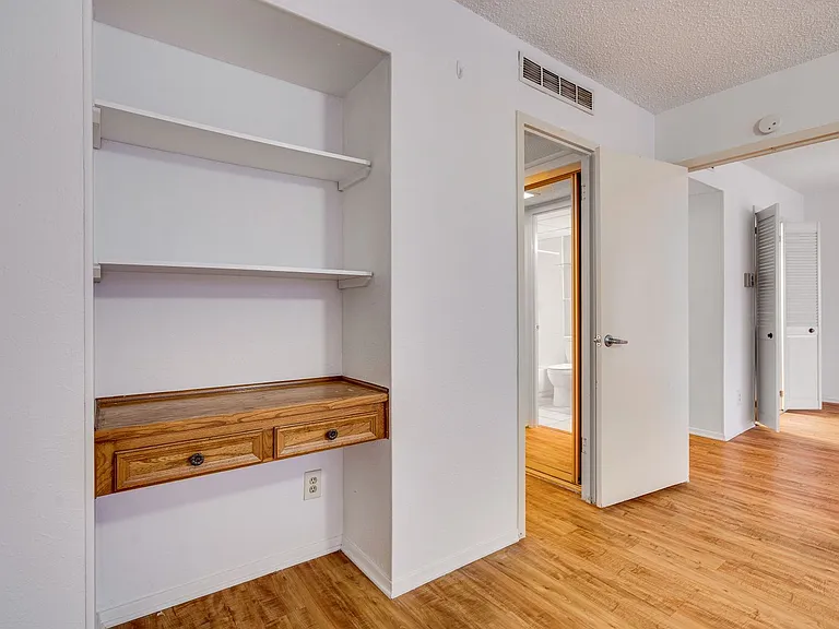 1800 Lavaca St #214 — Photo 25