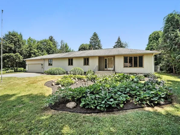 61 Lotus Ave, West Springfield, MA 01089