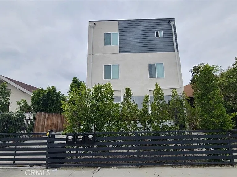 839 E 32nd St — Photo 5