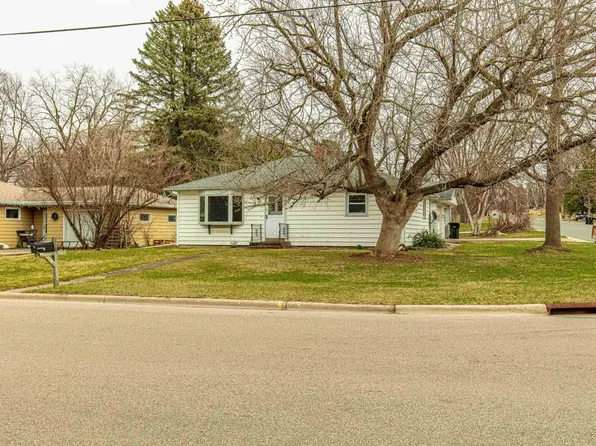 401 N Stevenson, Delafield, WI 53018