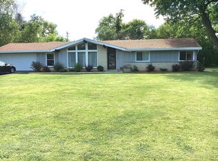 6155 N Bridgewood Ln, Glendale, WI 53209
