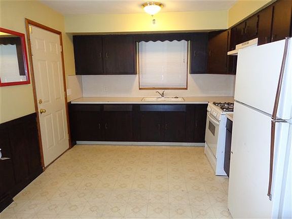 2nd image of 508 Tuttle Ave NE