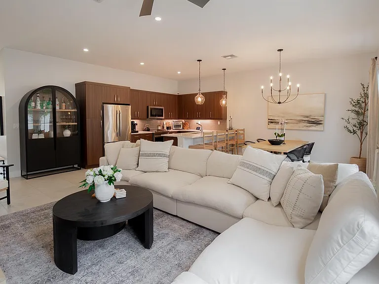 918 Saint George Blvd — Photo 5