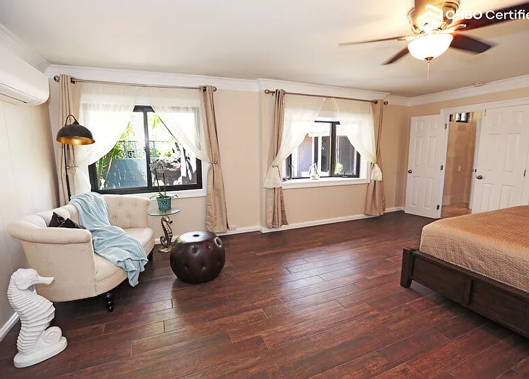 Master Bedroom - sitting area