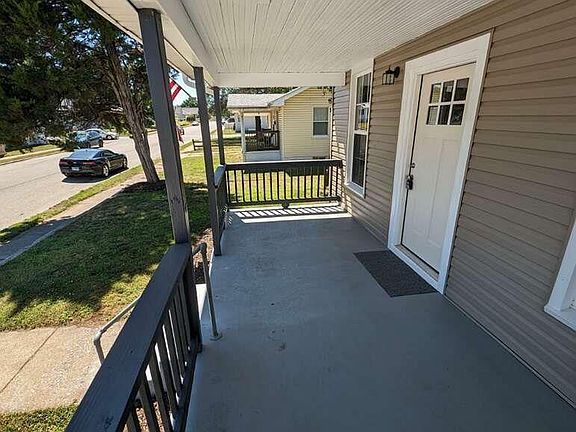 3rd image of 215 E Jennings Ave