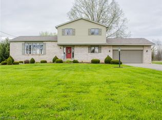 2140 W Garfield Rd, Columbiana, OH 44408