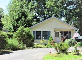 96 Hillcrest Rd, Niantic, CT 06357