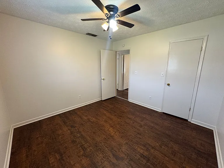 118 Burlington Rd NE — Photo 12
