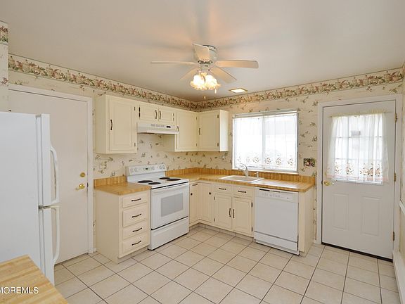 4th image of 546B Norwich Court