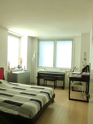 Rented by Manhattan Only Real Estate | media 36