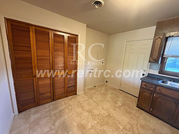 2nd image of 802D Bryan Ave