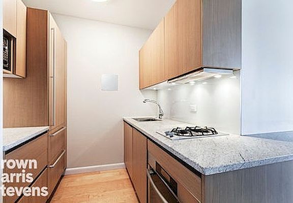 4th image of 200 E 61st St APT 28C