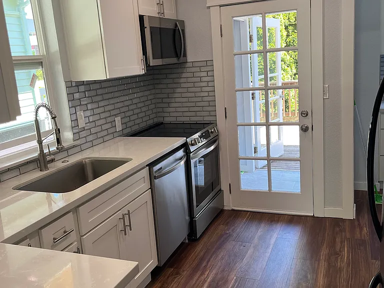 1114 27th Ave — Photo 3