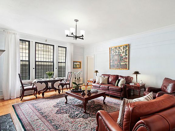 3rd image of 165 E 60th St APT 2C