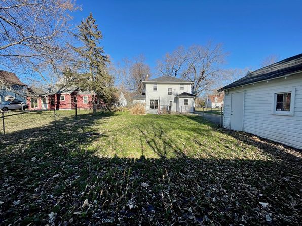 1110 Cambridge Dr, Kalamazoo, MI 49001