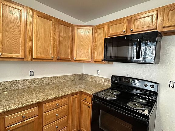 4th image of 3902-3920 Howard Ave #3910