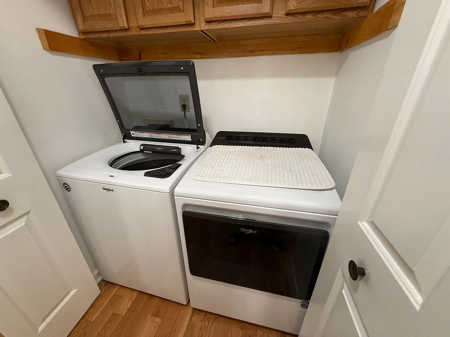 Update Townhouse Move in Ready — Photo 4