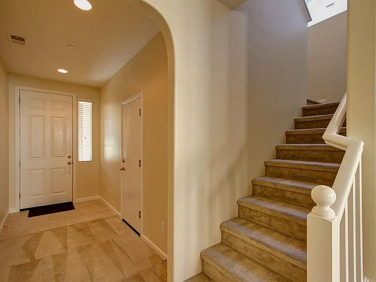 1579 N Strada Way — Photo 3