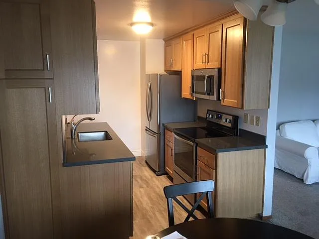 1598 Union Ave — Photo 2