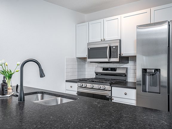 5th image of 3495 Fairview Dr #0
