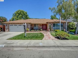 2155 Foxswallow Rd, Pleasanton, CA 94566
