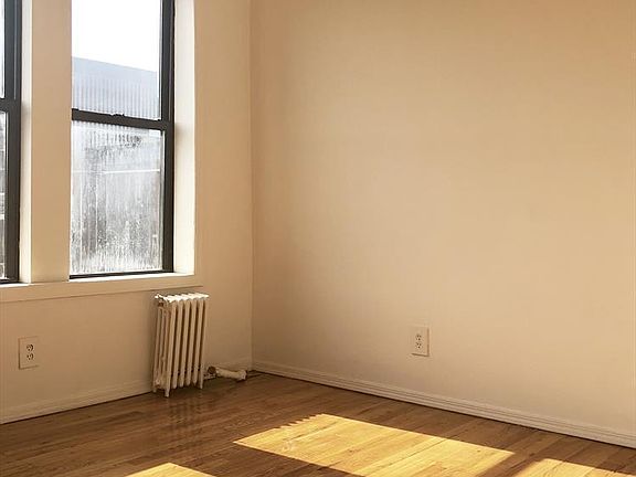 4th image of 242 E 10th St APT 30