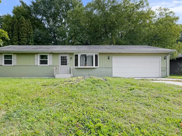 6151 Weathervane Ln, Machesney Park, IL 61115