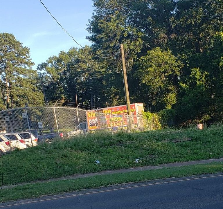 2nd image of 405 W Madison Ave