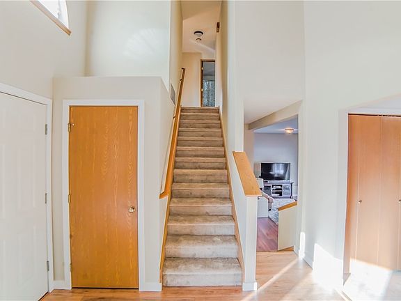 4th image of 19215 109th Avenue Ct E