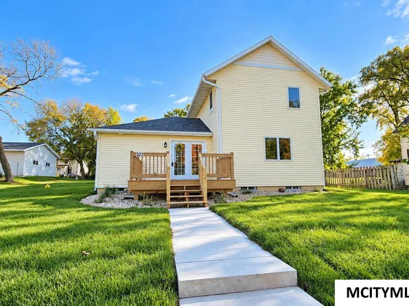 527 4th St NE, Mason City, IA 50401
