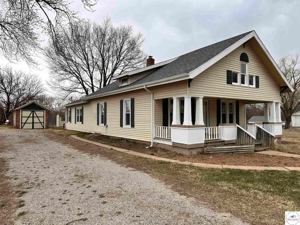 209 S 8th St, Deepwater, MO 64740