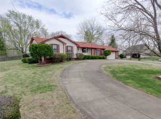 608 Glenstone Springs Dr, Clarksville, TN 37043