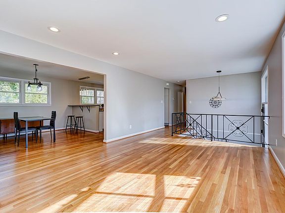 5th image of 6417 Earlham Dr