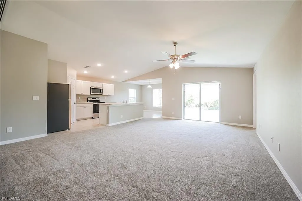 3 bed, 2.0 bath, 1550 sqft, $2,190 — Photo 2