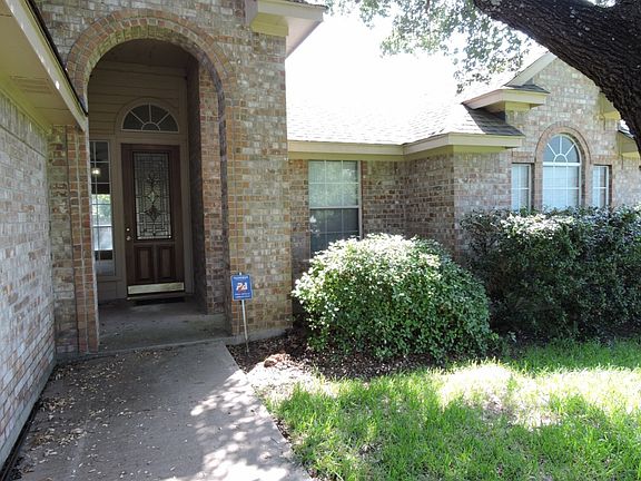 2nd image of 2105 Windy Oaks Cv