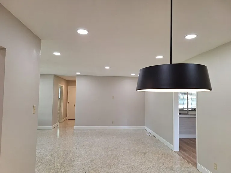 6826 Dorchester Dr — Photo 9