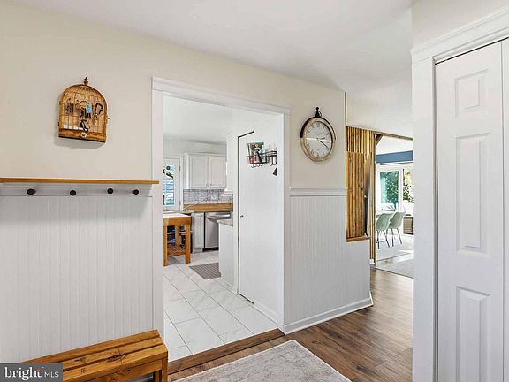 4th image of 413 Ridge View Ct