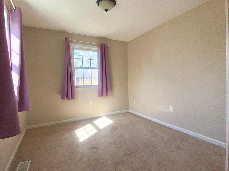 204 Brecknock Ter — Photo 10