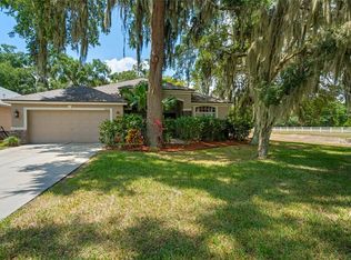 30418 Iverson Dr, Zephyrhills, FL 33543